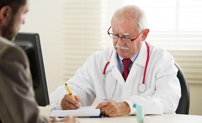 O médico prescribe probas ao paciente para determinar o tipo de VPH en presenza de verrugas no pene